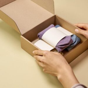 krabice s ponožkami